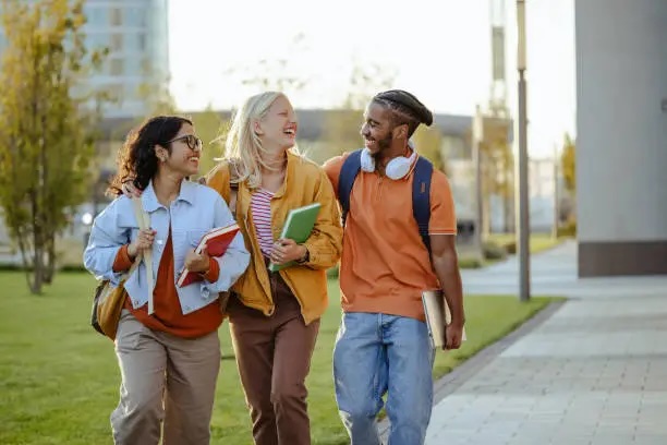 Students making friends on Clemson campus